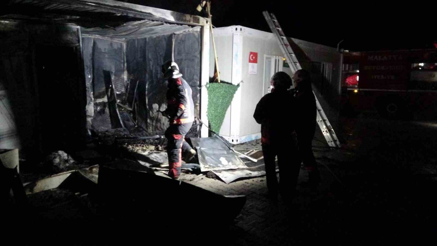 malatyada-konteyner-kentte-korkutan-yangin