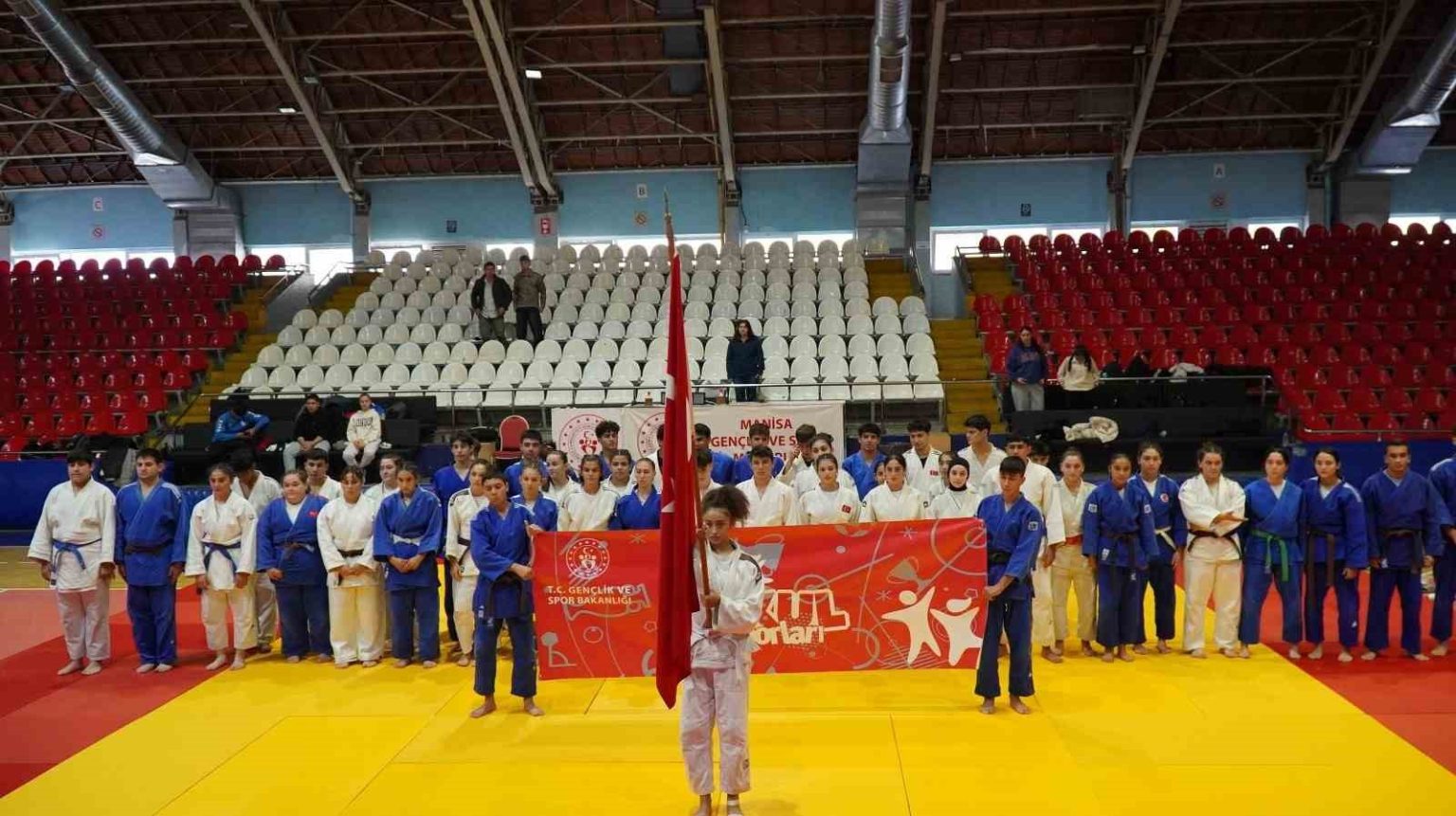 manisada-okul-sporlari-heyecani-judo-ile-basladi