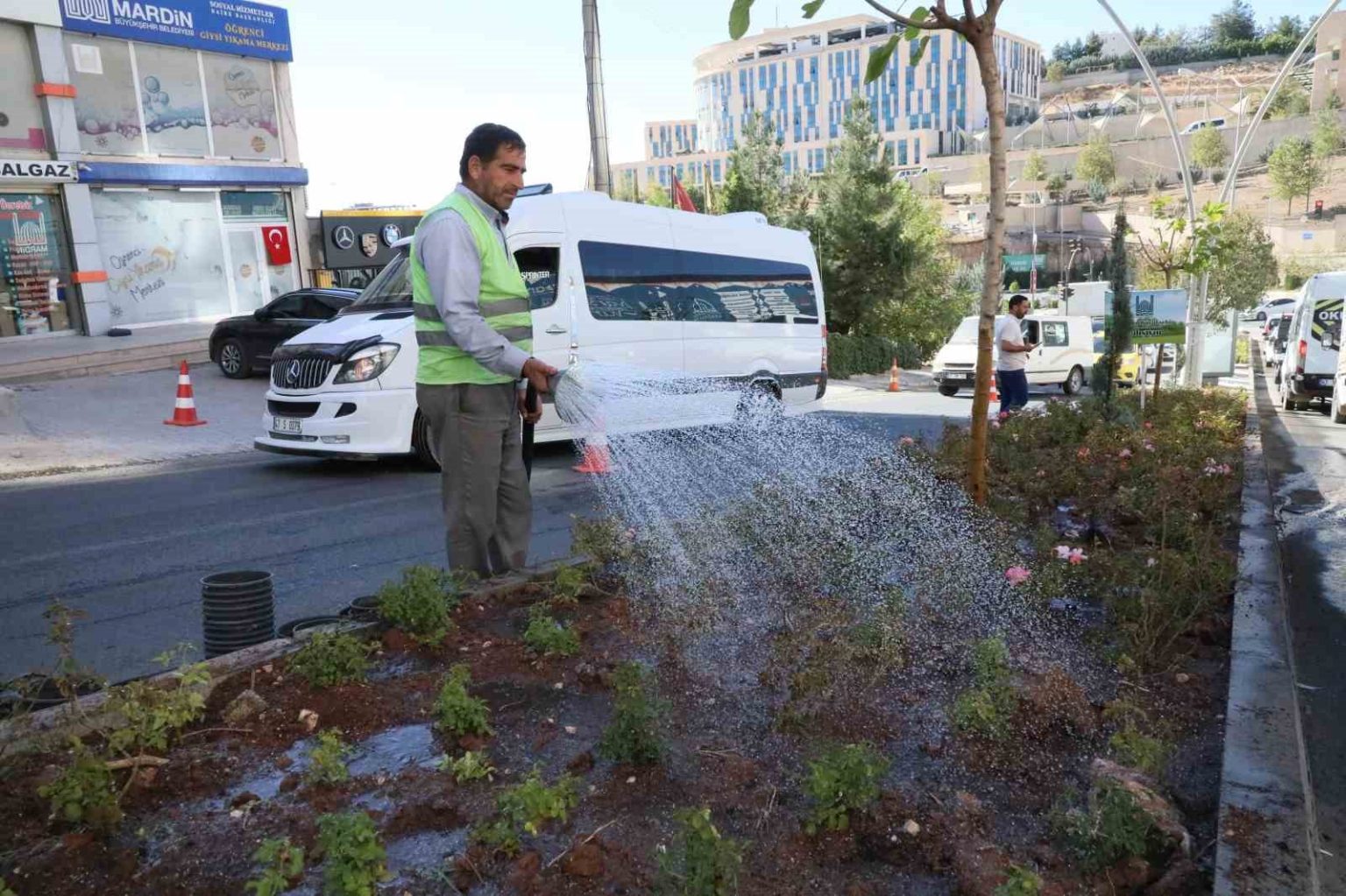 mardin-buyuksehir-belediyesi-artukluda-alt-ve-ust-yapi-calismalarini-surduruyor