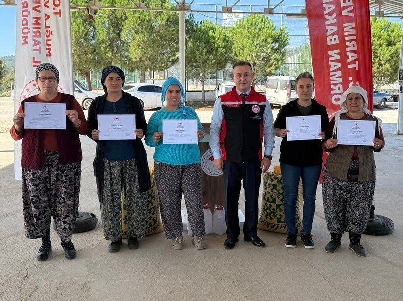 mentesede-ureticilere-yonelik-sut-hijyeni-egitimi-tamamlandi