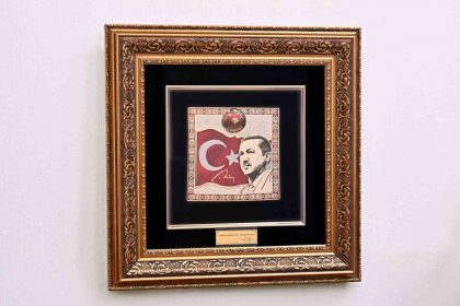 mhp-genel-baskani-bahceliden-cumhurbaskani-erdogana-hediye