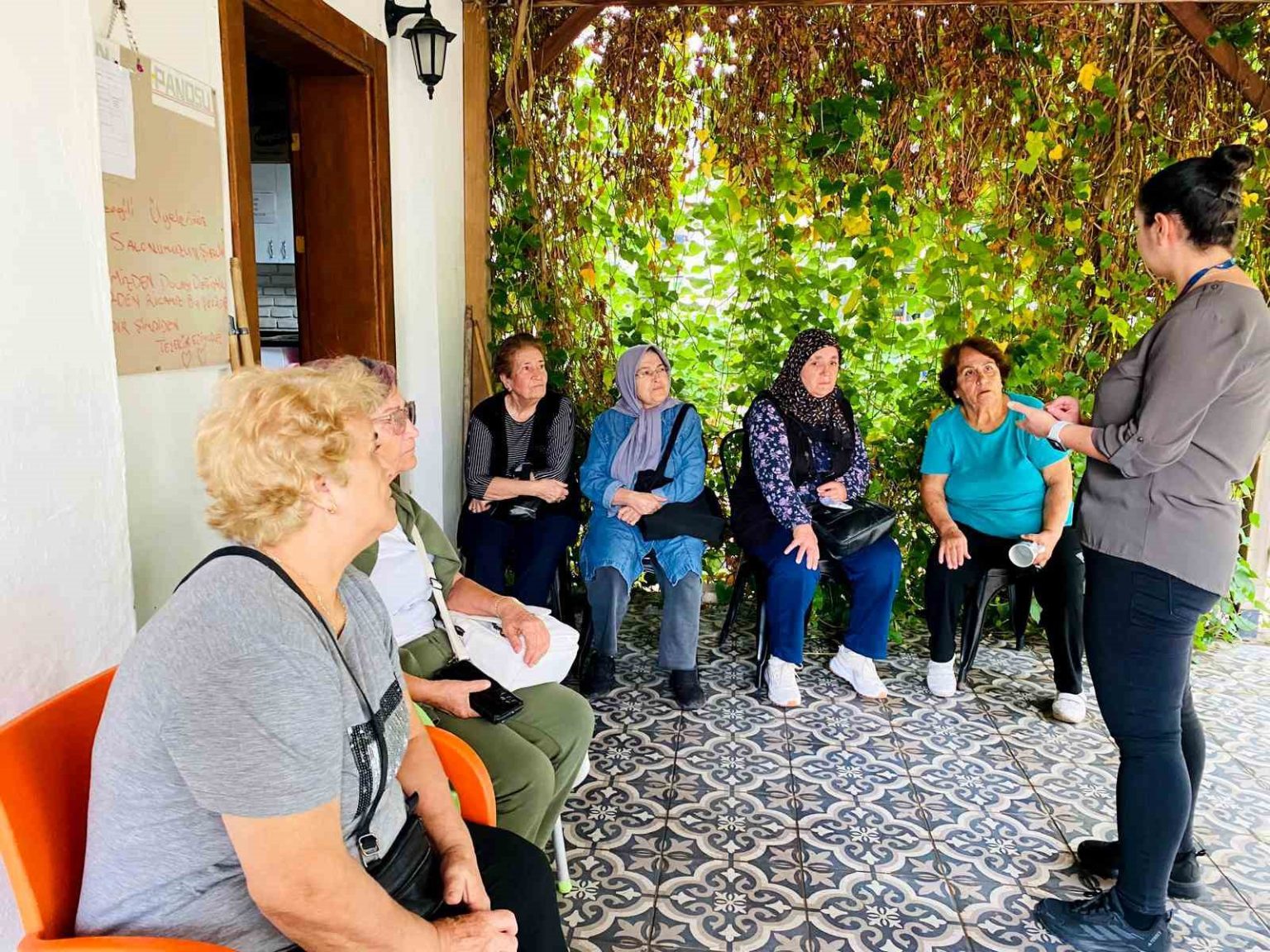 muratpasadan-kidemli-kent-sakinlerine-saglik-taramasi