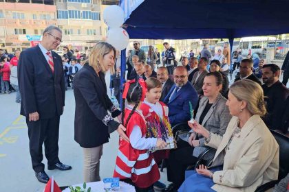 nazillide-kizilay-haftasi-renkli-goruntulerle-kutlandi