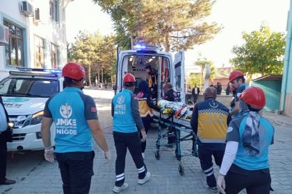 nigde-il-saglik-mudurlugunde-gercegini-aratmayan-yangin-tatbikati