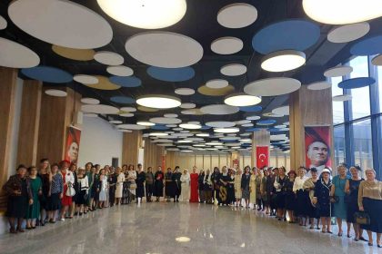 nilufer-kadin-korosundan-cumhuriyet-defilesi