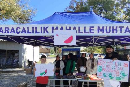 ogrencilerden-gazzeye-destek-hayir-panayiri-duzenlendi