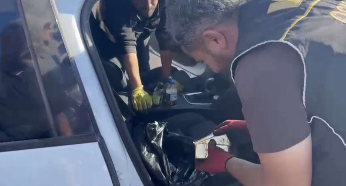 osmaniyede-aracta-ele-gecirilen-7-kilo-kacak-kulce-altina-2-gozalti