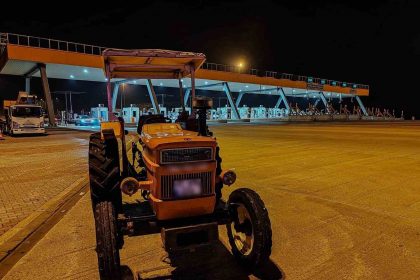 otoyolda-traktorle-seyir-halindeki-surucuye-ceza