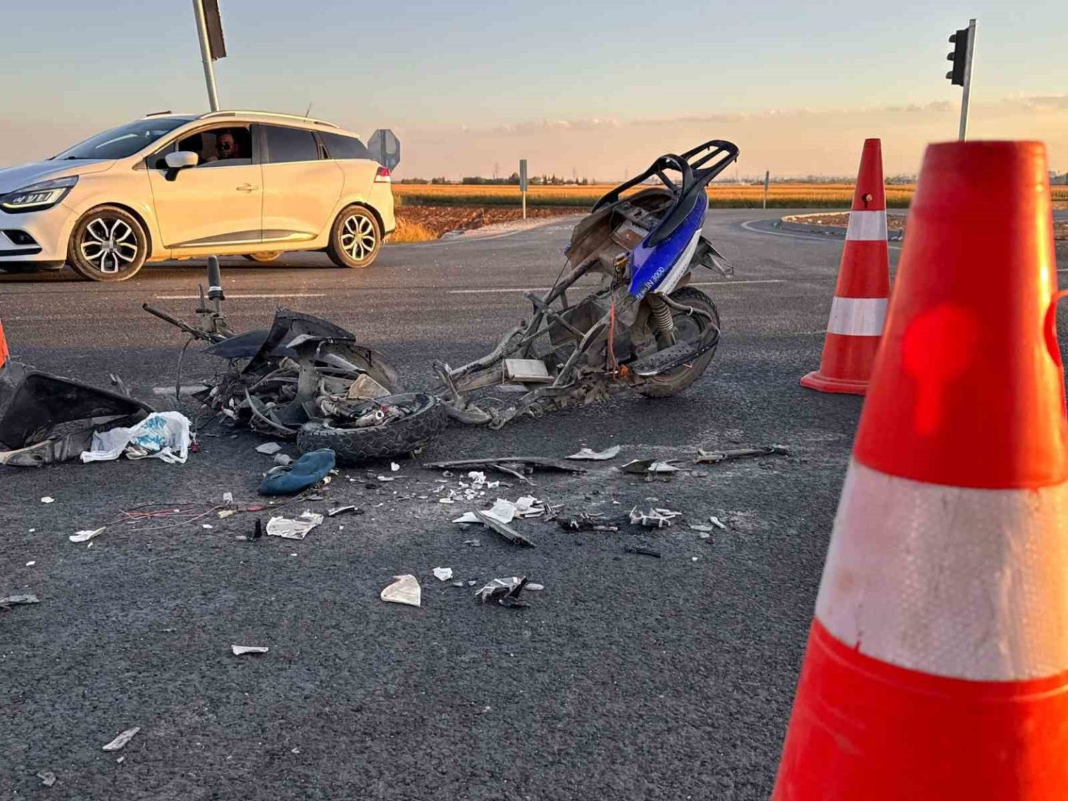 sanliurfada-kamyon-ile-elektrikli-bisiklet-carpisti-2-yarali