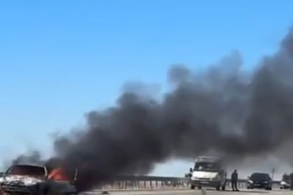 seyir-halindeykeki-otomobil-alev-alev-yandi