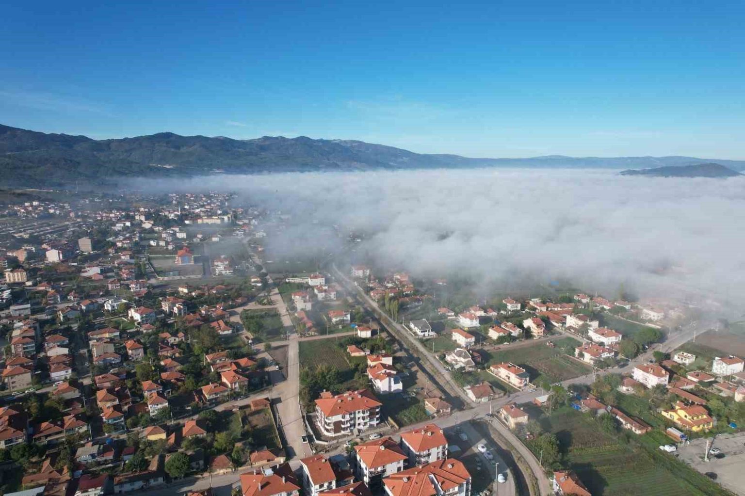 sindirgida-sis-ve-yikim-bir-arada-deprem-bolgesi-havadan-goruntulendi