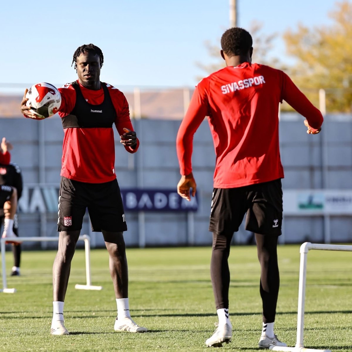 sivassporda-umraniyespor-hazirliklari-suruyor