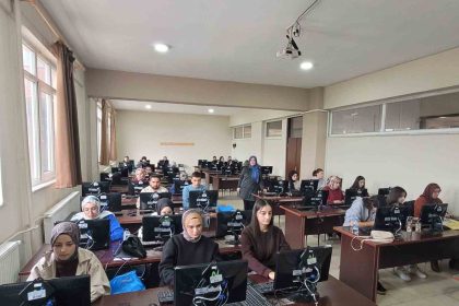 tavsanlida-10-parmak-klavye-kursuna-yogun-ilgi