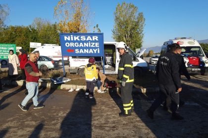 tokatta-iki-isci-servisi-carpisti-10-yarali