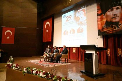 usak-universitesinden-tarihte-turkler-ve-turkiye-cumhuriyeti-paneli