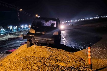 vedasin-yer-alti-calismalari-vanlilari-magdur-ediyor-kazi-yapilan-alanda-dun-aksam-maddi-hasarli-kaza-meydana-geldi