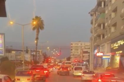 yangina-giden-itfaiyeye-fermuar-sistemiyle-yol-verdiler