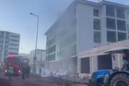 yapimi-devam-eden-deprem-konutundaki-yangin-sonduruldu