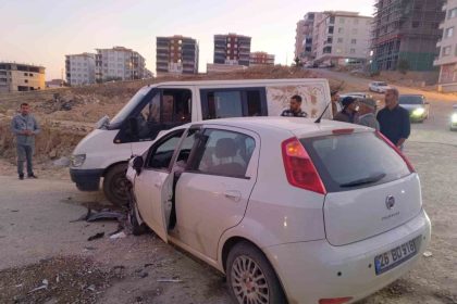 zincirleme-trafik-kazasinda-5-kisi-yaralandi