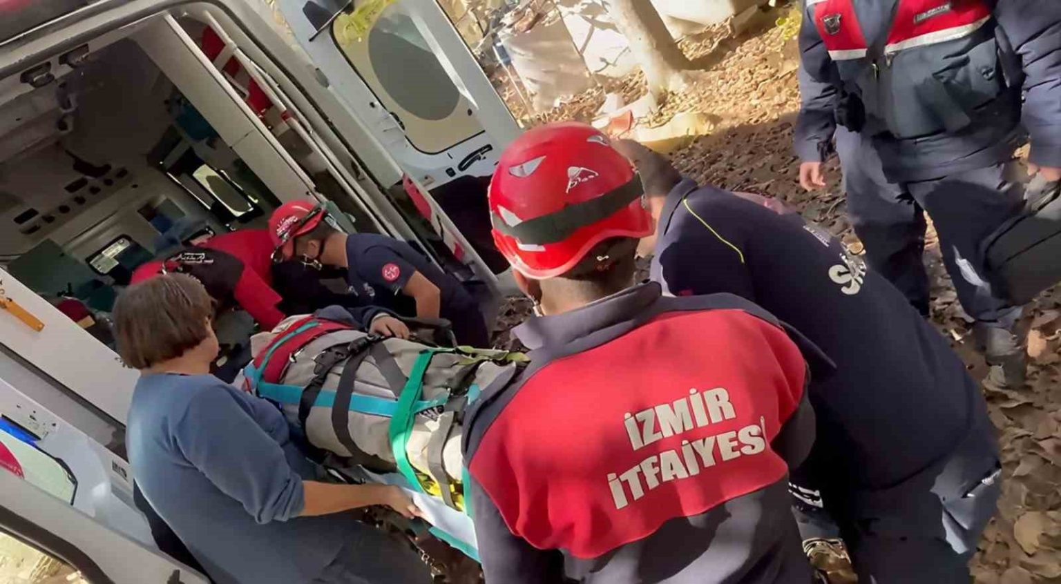 12-metrelik-kuyuya-dusen-80-yasindaki-halil-amca-itfaiyenin-mudahalesiyle-kurtarildi