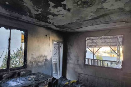 adanada-yangin-cikan-ev-kule-dondu