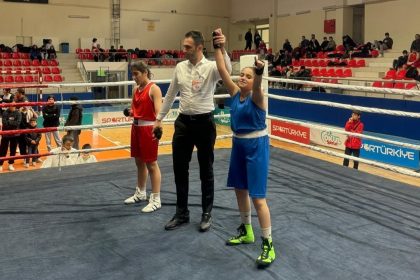 akdeniz-belediye-spordan-kayseride-sampiyonluk-gecidi