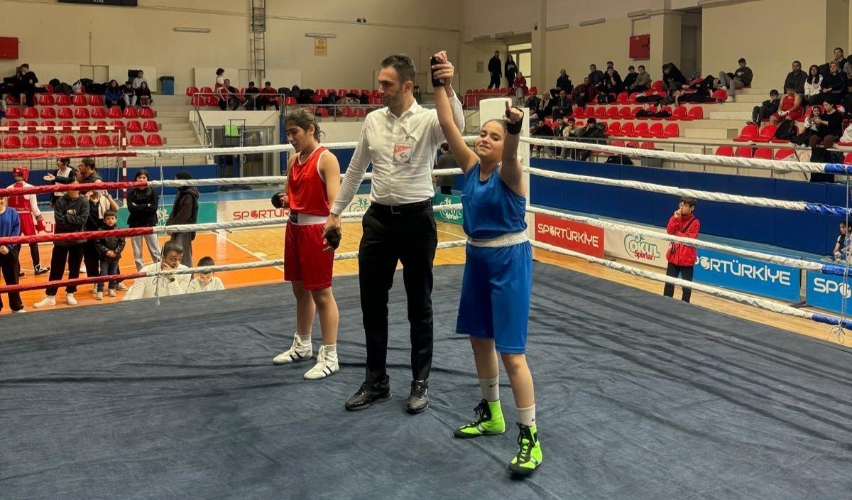 akdeniz-belediye-spordan-kayseride-sampiyonluk-gecidi