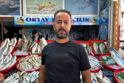 akdenizde-teknenin-capa-halatina-dolanan-devasa-buyuklukteki-kopekbaligi-balikcilara-korku-dolu-anlar-yasatti