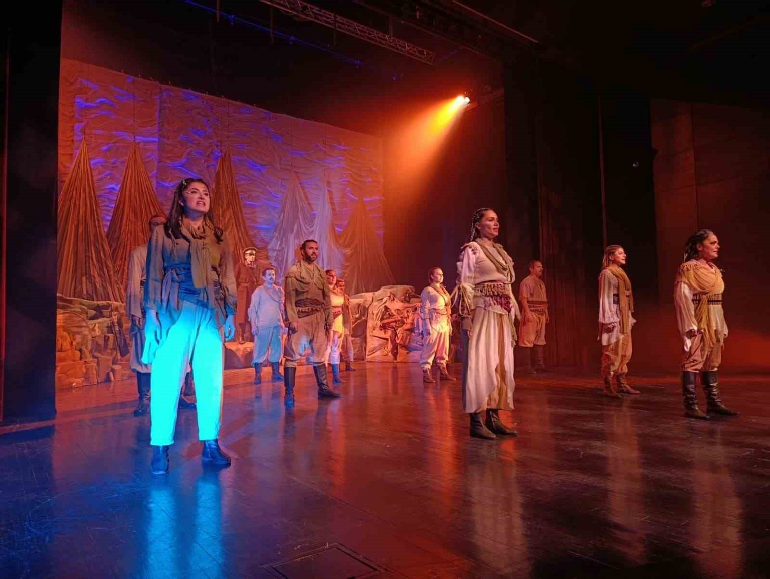 ana-dolu-milli-mucadelenin-cesur-ve-kayip-kadinlari-karsta-sahnelendi