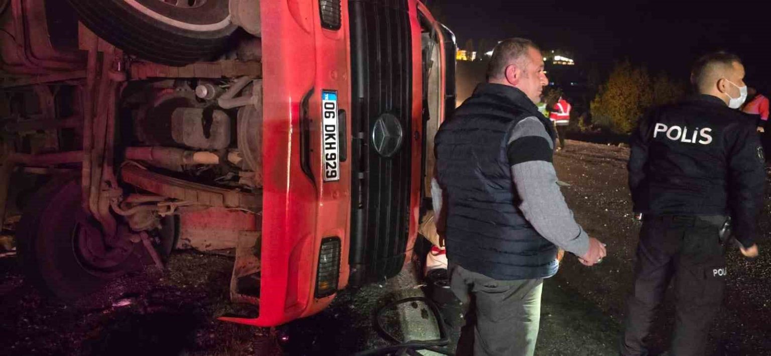 ankarada-viraji-alamayan-tir-devrildi-1-yarali