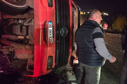 ankarada-viraji-alamayan-tir-devrildi-1-yarali