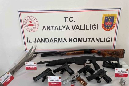 antalyada-duzenlenen-operasyonda-cok-sayida-ruhsatsiz-silah-ele-gecirildi