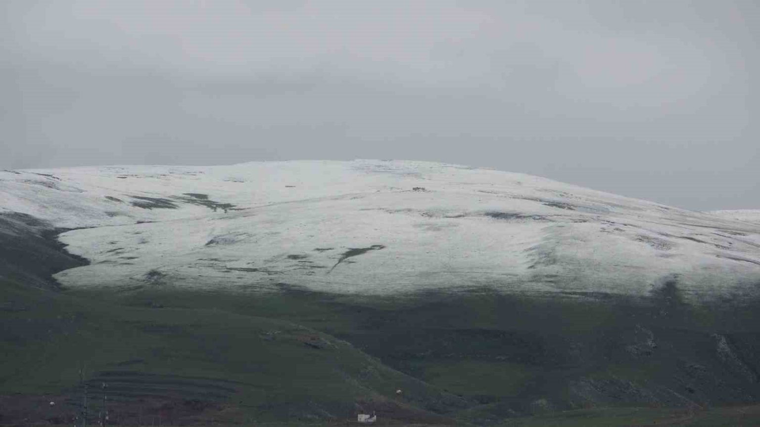 ardahanda-yuksek-kesimler-beyaza-burundu