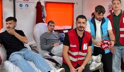 aydinda-gonullu-ogrencilerden-kan-bagisi