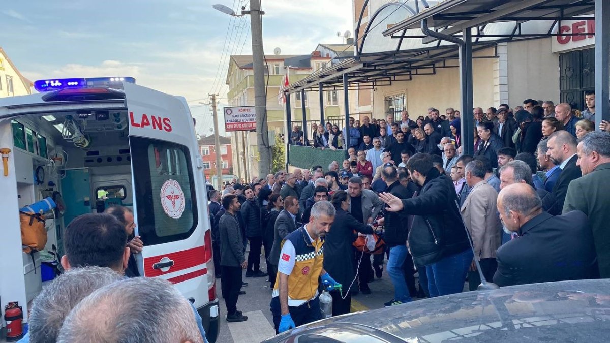 babasinin-cenazesinde-dayisini-da-kaybetti