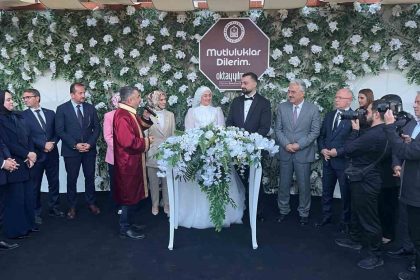 bakan-goktas-evlilik-kredisinden-yararlanan-ciftin-nikah-sahidi-oldu