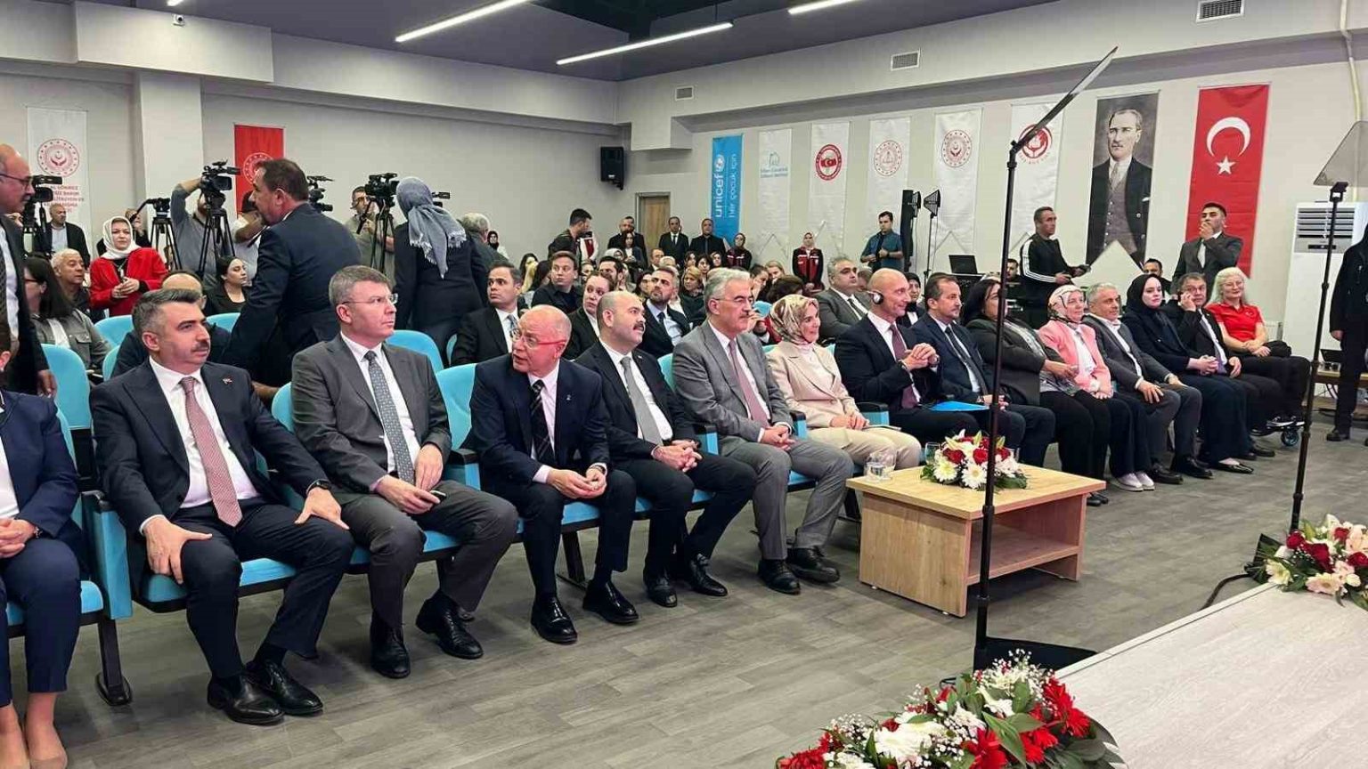 bakan-goktas-her-cocuk-kesfedilmeyi-bekleyen-bir-dunyadir
