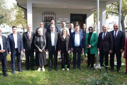 baskan-erkan-aydindan-altinova-mahallesine-ziyaret