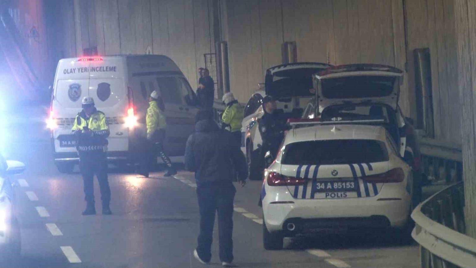 besiktasta-alt-gecitte-kontrolden-cikan-motosiklet-kaza-yapti-1-olu-1-yarali