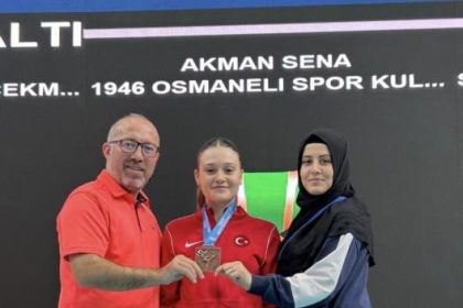 bilecikli-karateci-sena-akman-turkiye-ucuncusu-oldu