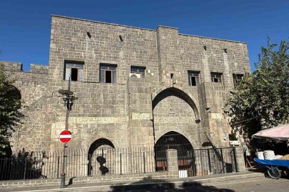 bin-yillik-camide-cemaat-abdest-alamiyor