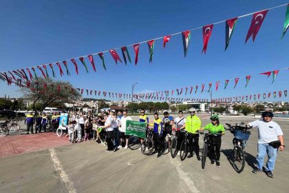 bisikletliler-cocuklar-icin-pedal-cevirecek-pedalla-kitap-goturuyoruz-kampanyasi