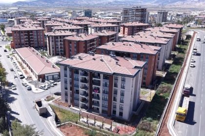 depremin-simgesi-ebrar-sitesi-yeniden-dogdu