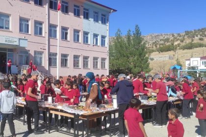 diclede-ogrencilerden-gazzeye-yardim-etkinligi