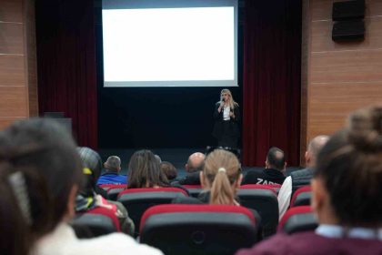 dogru-iletisim-teknikleri-ve-stres-yonetimi-anlatildi