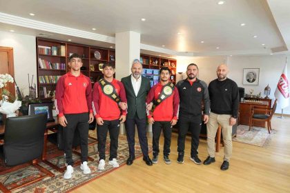 dunya-sampiyonu-gurescilerden-rtuke-ziyaret