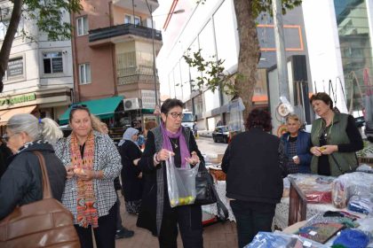 el-emegi-goz-nuru-urunleri-universite-ogrencilerinin-bursu-icin-uretiyorlar