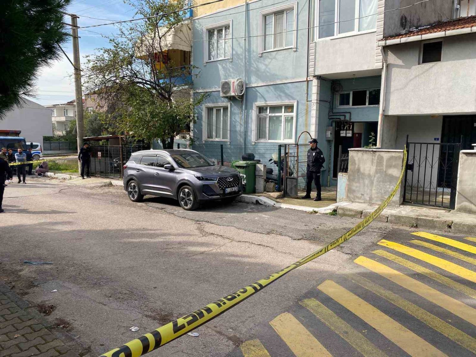 esini-bicaklayarak-oldurdukten-sonra-kendini-yaraladi