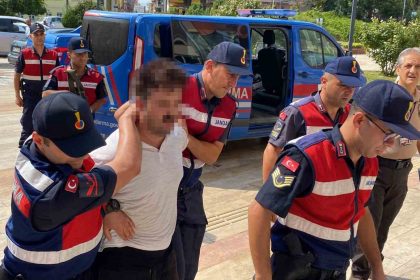 esinin-bogazini-keserek-olduren-cani-koca-yeniden-yakalandi