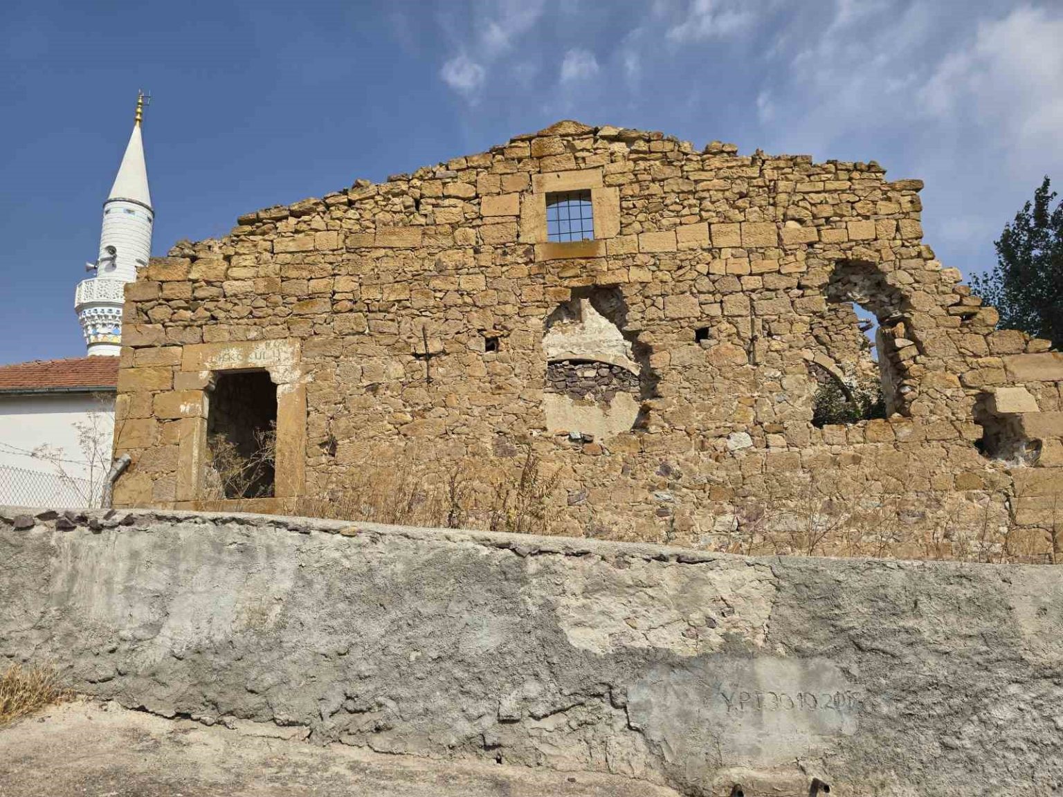 garipler-koyu-kilisesi-300-yillik-tarihiyle-zamana-direniyor